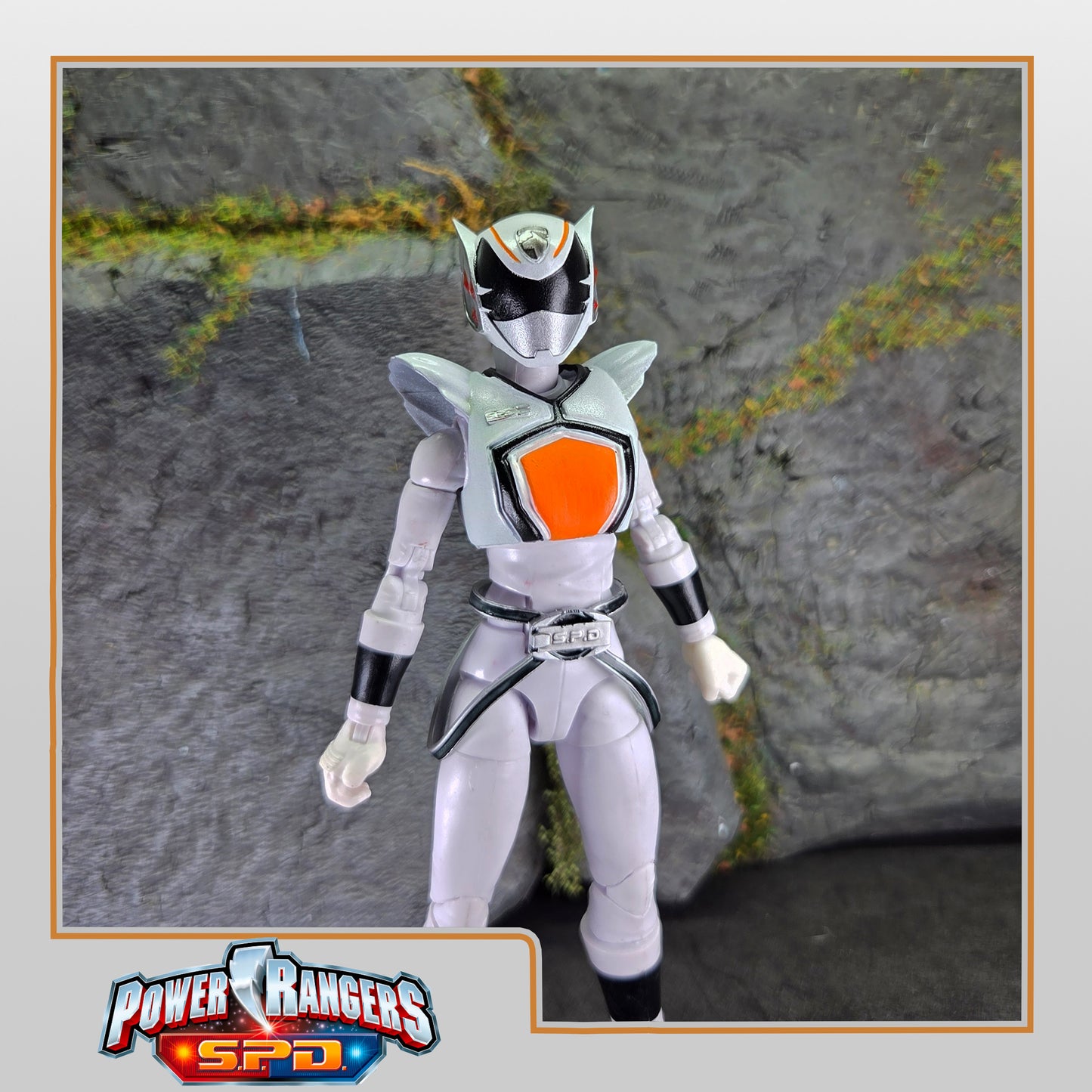 Power Rangers S.P.D. | Lightning Collection - Kat Ranger Helmet | 1/12 Scale Accesories