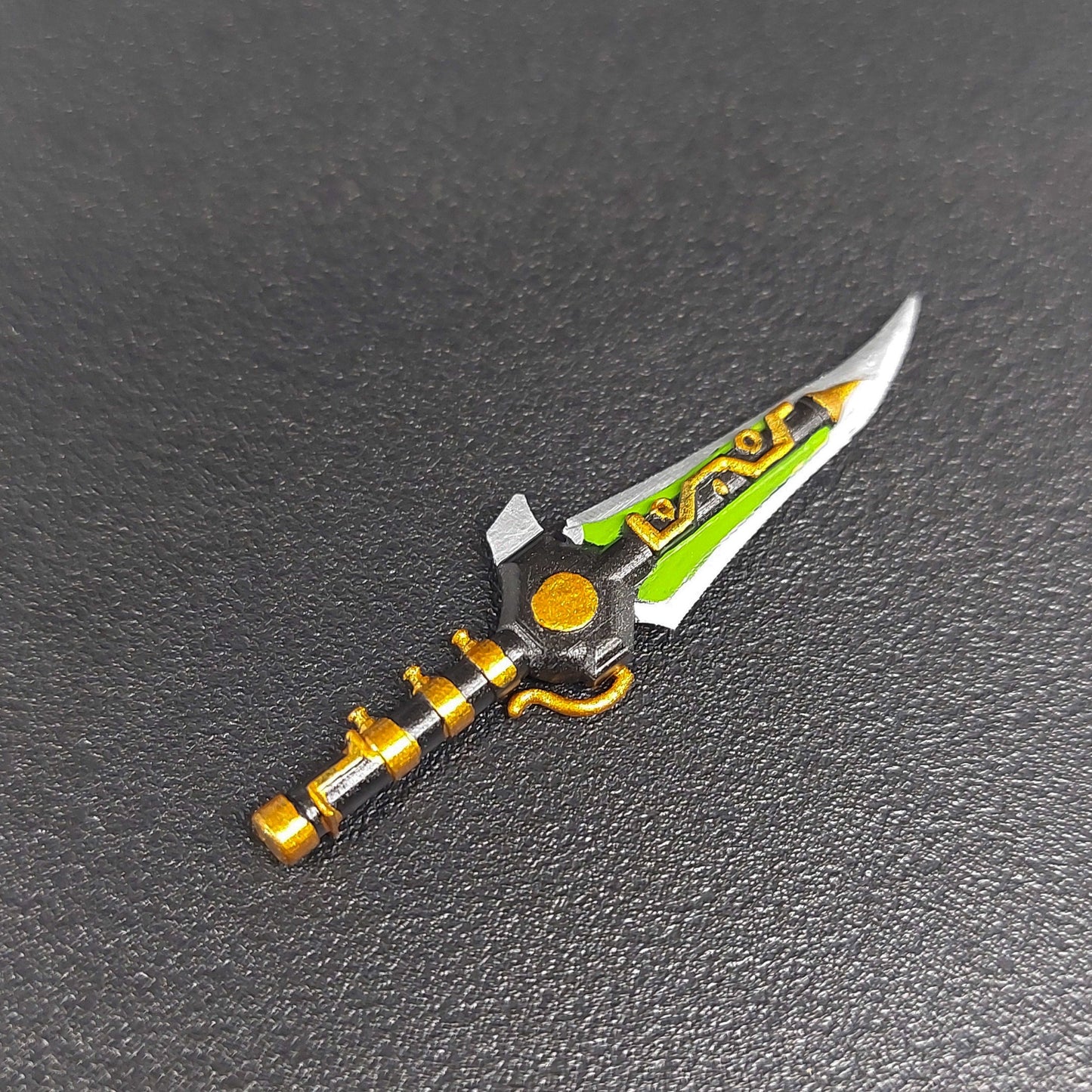 Mighty Morphin Power Rangers - Dragon Dagger - Lightning Collection Accessories