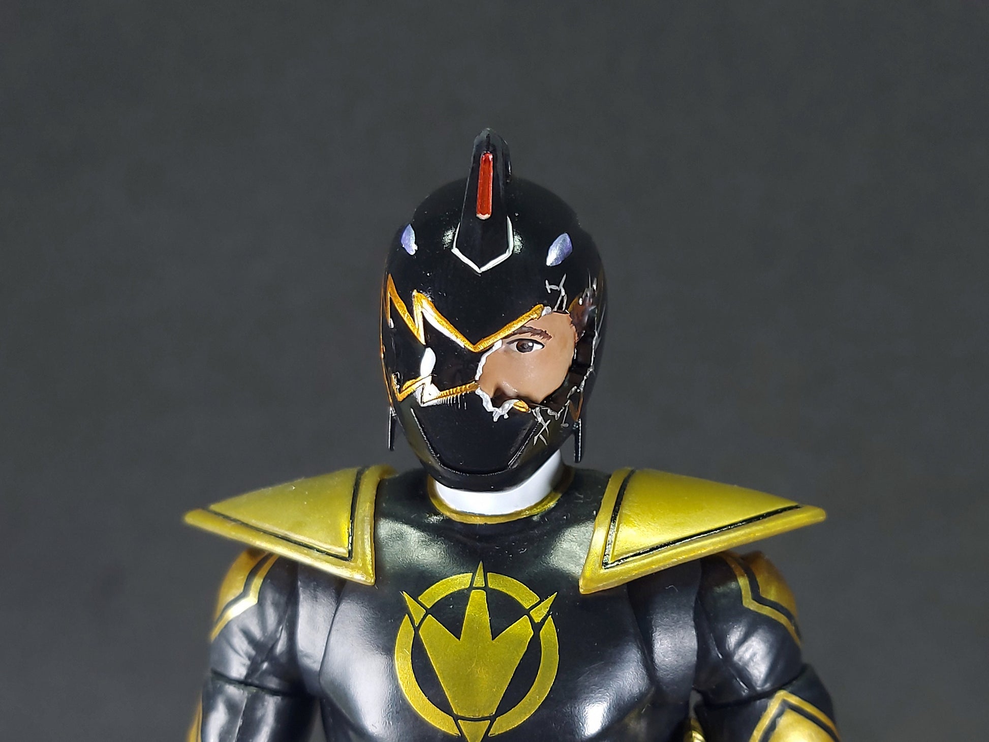 Power Rangers Dino Thunder - Damaged Dino Thunder Black Helmet - Tommy Oliver | Lightning Collection Accessories | Dimensions in Danger
