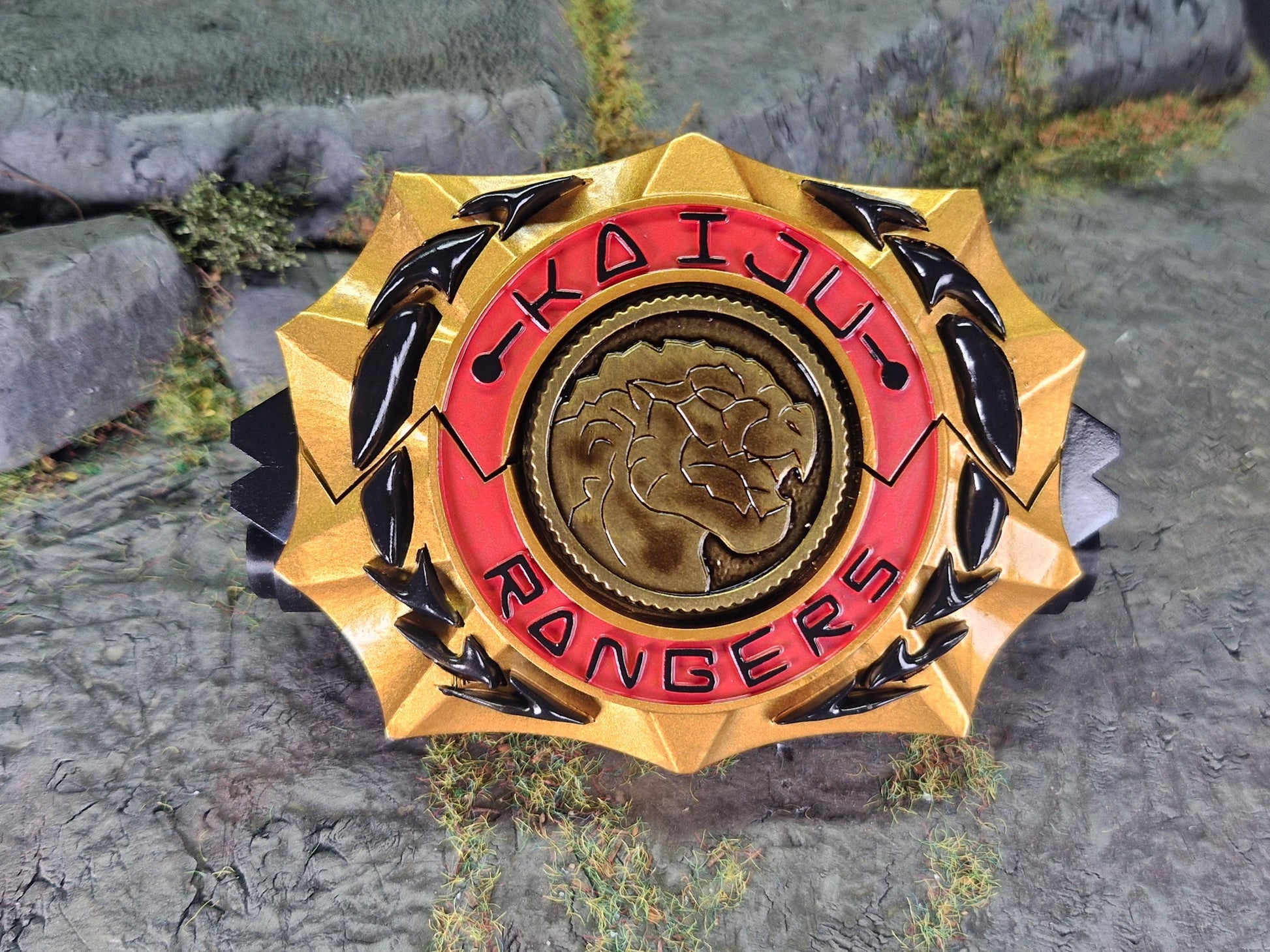 BOOM! Comics Gozilla VS Power Rangers Gold Kaiju Morpher | Coin Included | For Display Only